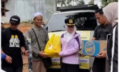 Ketua DPRD Cianjur Salurkan Bantuan Longsor Campakawarna