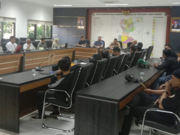 Komisi IV DPRD Cianjur Gelar Audience Bersama LSM Prabu Siliwangi Terkait Penonaktifan BPJS